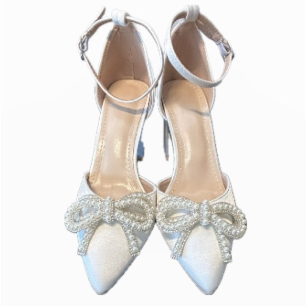 NEW Beautiful Never Worn White Satin Leather Shoes with Pearls Size 39